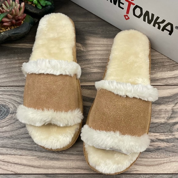 ❌SOLD❌NIB Minnetonka Sunflower Faux Fur Suede Slipper - Picture 2 of 12